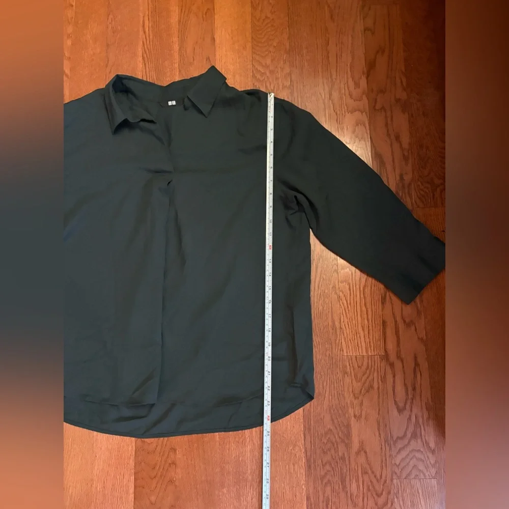 Uniqlo Forest Green Rayon Skipper Collar 3/4 Sleeved Blouse. Size large. - Picture 5 of 7